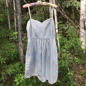 Mossimo Supply Co. L. Fitted halter dress. Pockets